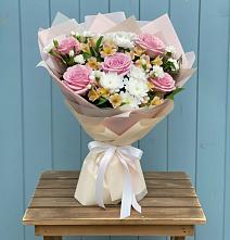 Букет цветов из:  Гвоздики, Орхидеи и Розы в Мищенском