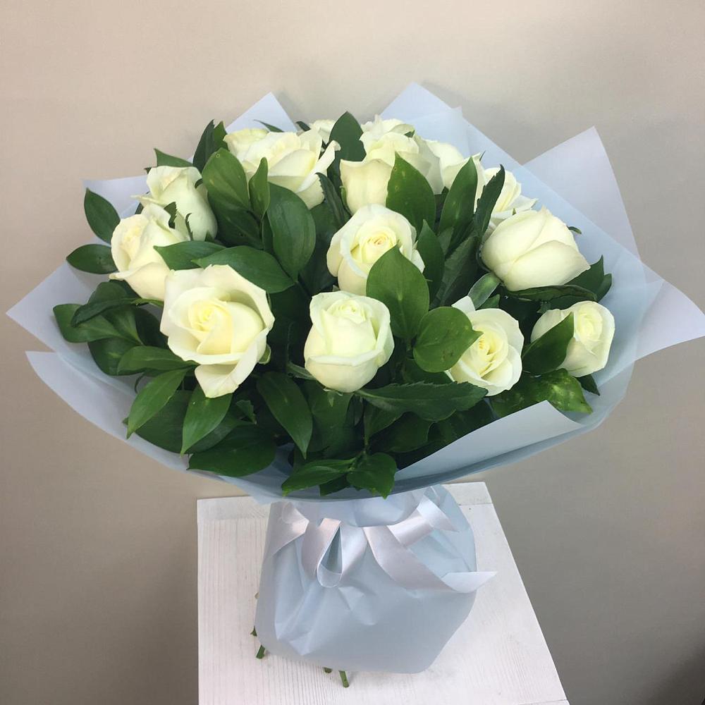 Букет 15 Белых роз Проуд в Мищенском
