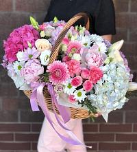 Цветочная композиция из Розы, Хризантемы, Пионы и Лизиантусы в корзине #REPLACE_PRED# Мищенском