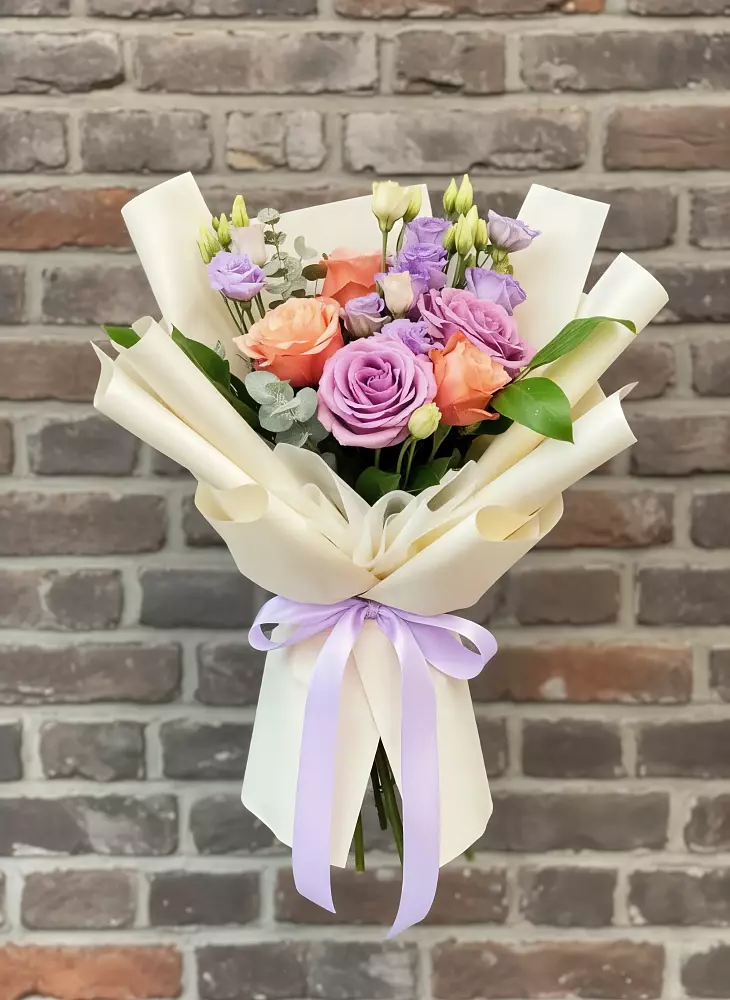 Букет цветов из: Лизиантусы и Розы в Мищенском