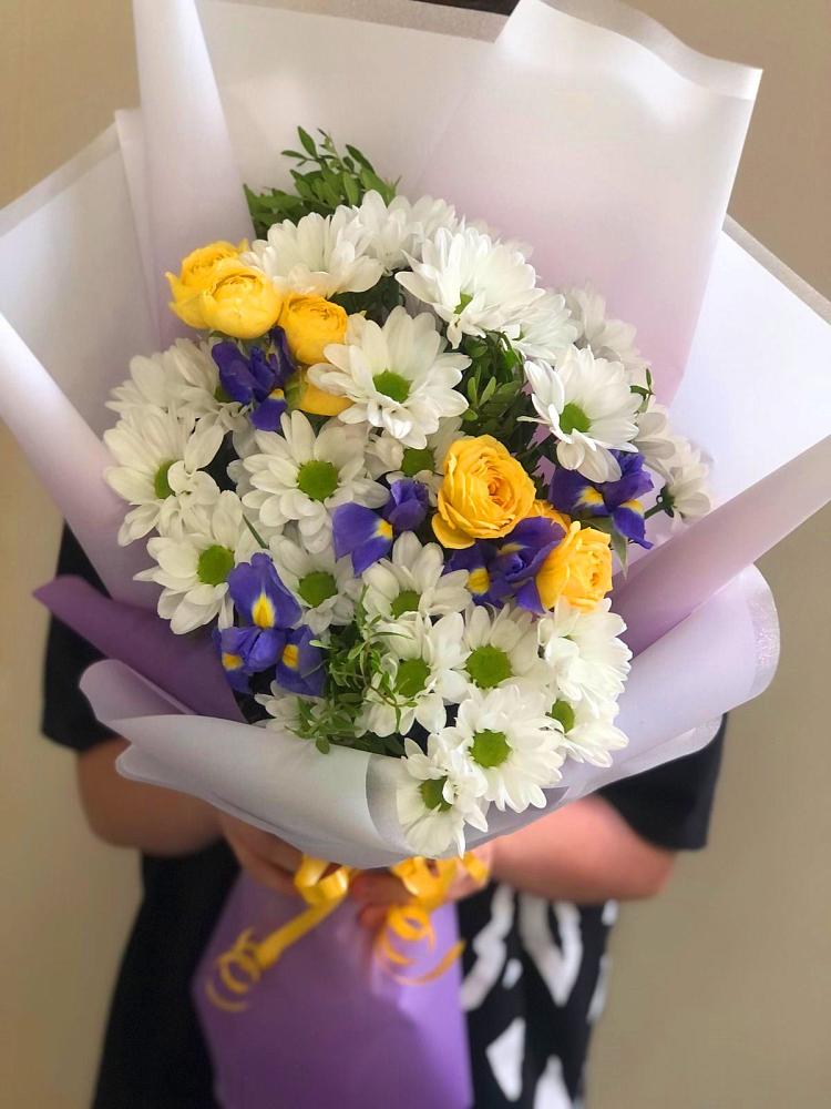 Букет цветов из: Ирисы, Хризантемы и Розы в Мищенском