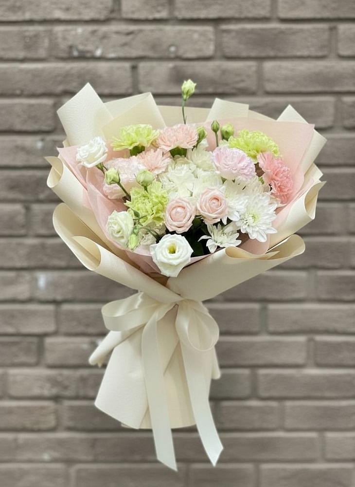 Букет цветов из: Гвоздики, Розы, Лизиантусы и Хризантемы в Мищенском